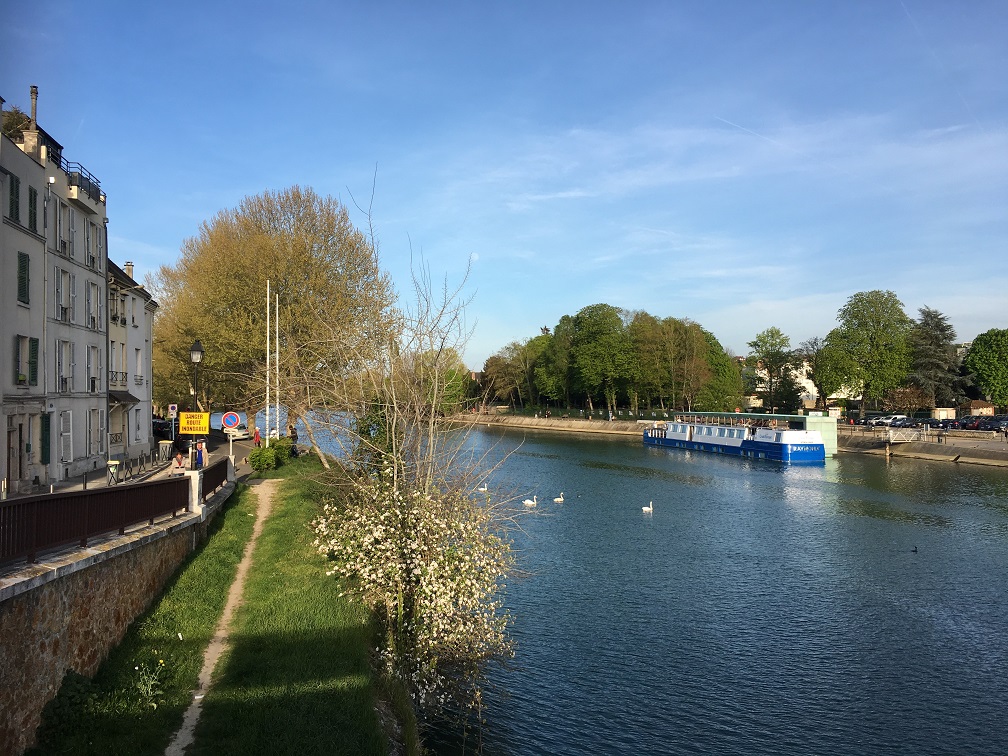 barge on marne